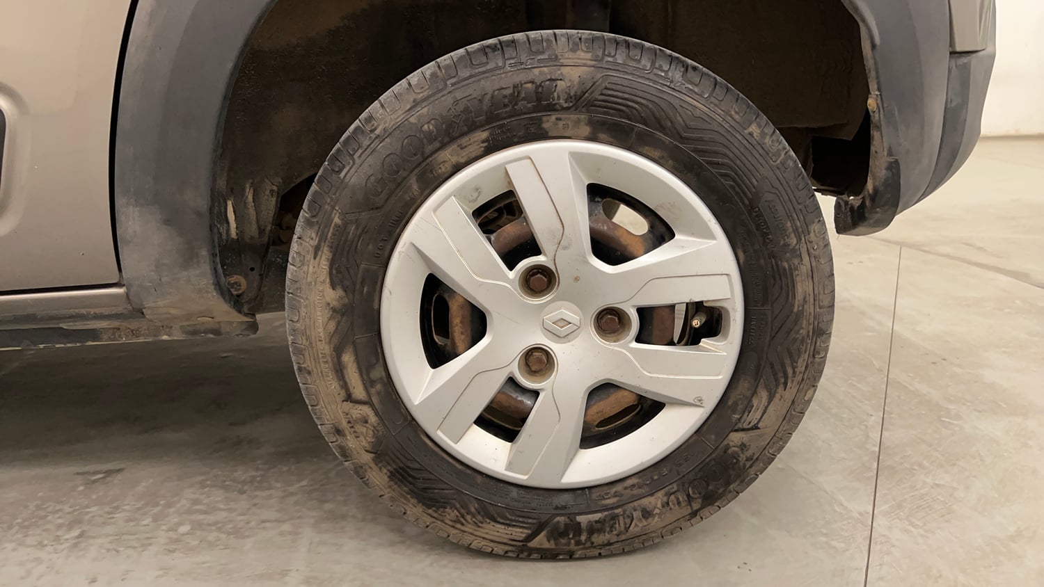 Used 2016 Renault Kwid RXT Petrol Manual tyres LEFT REAR TYRE RIM VIEW