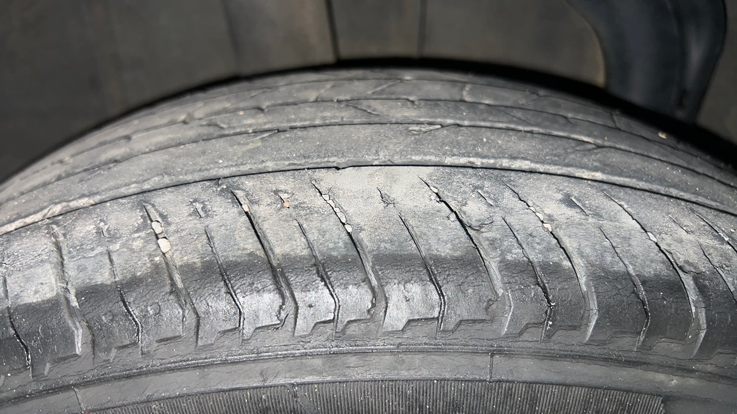 Used 2023 Renault Kiger RXZ Turbo CVT Petrol Automatic tyres RIGHT REAR TYRE TREAD VIEW
