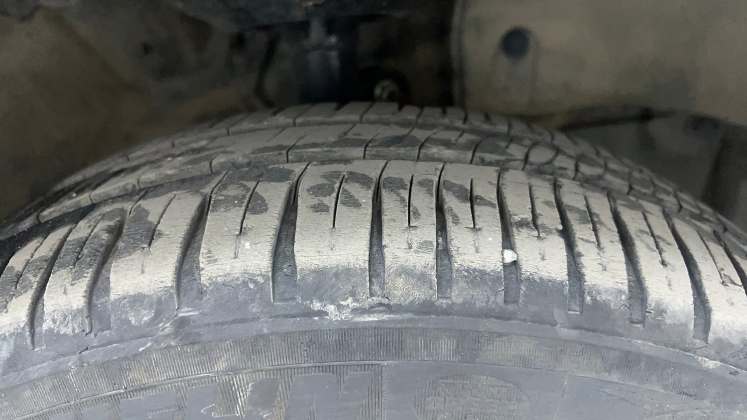 Used 2014 Honda City VX CVT Petrol Automatic tyres RIGHT FRONT TYRE TREAD VIEW