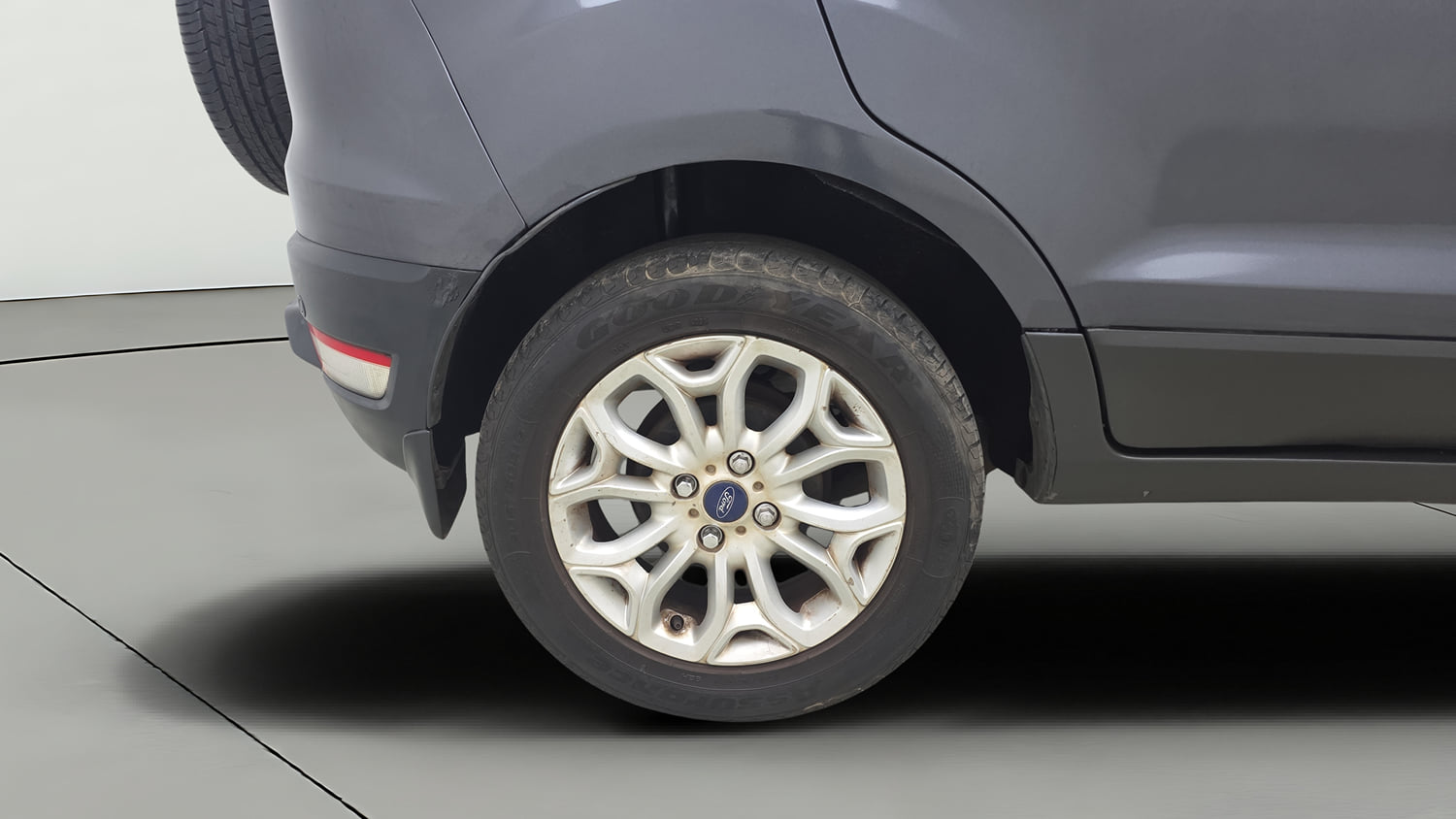 Used 2015 Ford EcoSport Titanium 1.5 TDCi Diesel Manual tyres RIGHT REAR TYRE RIM VIEW
