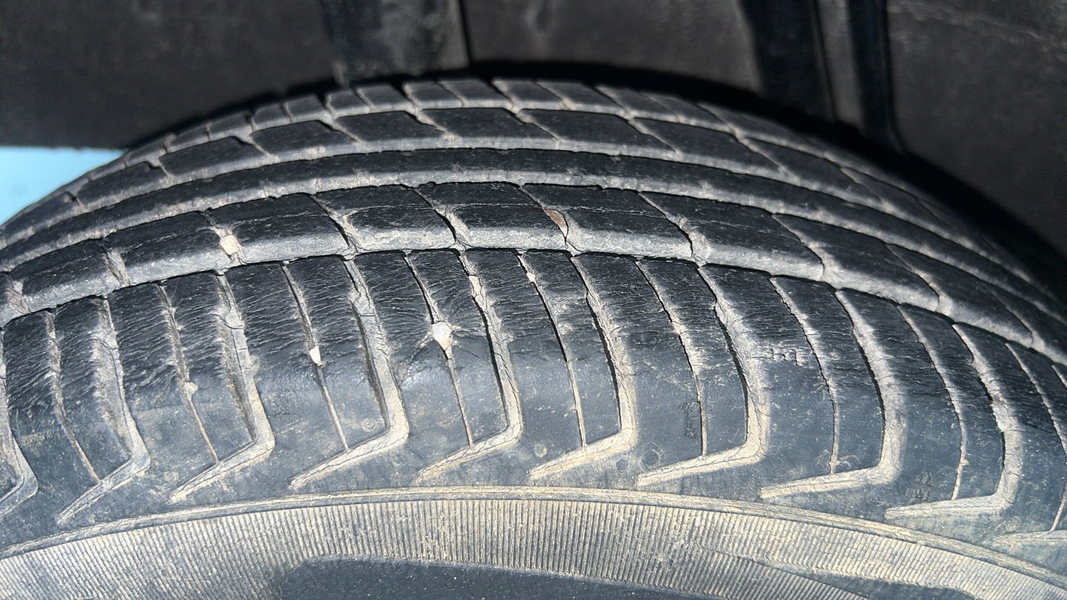 Used 2018 Renault Kwid 1.0 RXT AMT Opt Petrol Automatic tyres RIGHT REAR TYRE TREAD VIEW