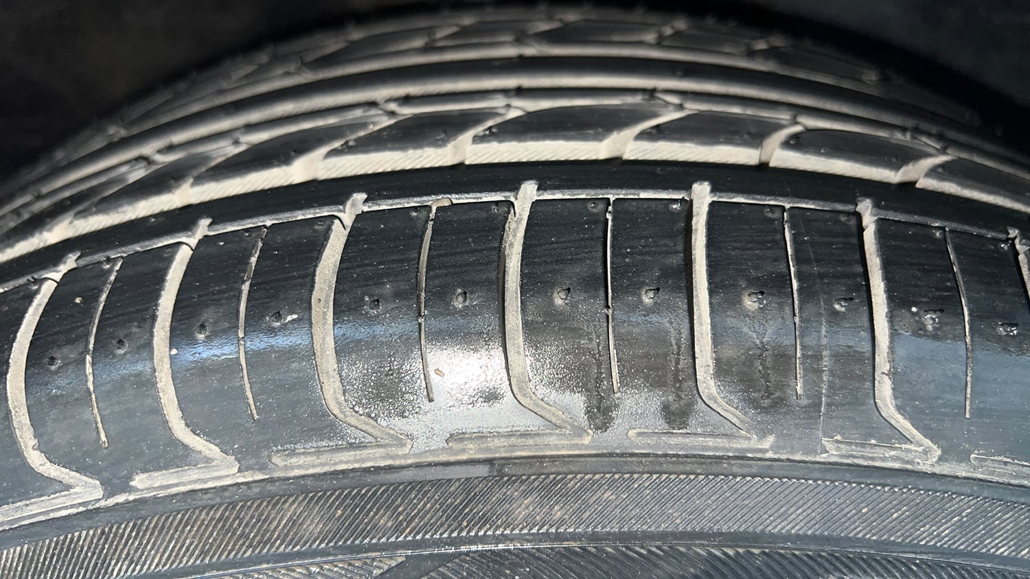 Used 2021 Hyundai Venue SX 1.5 CRDi Diesel Manual tyres RIGHT FRONT TYRE TREAD VIEW