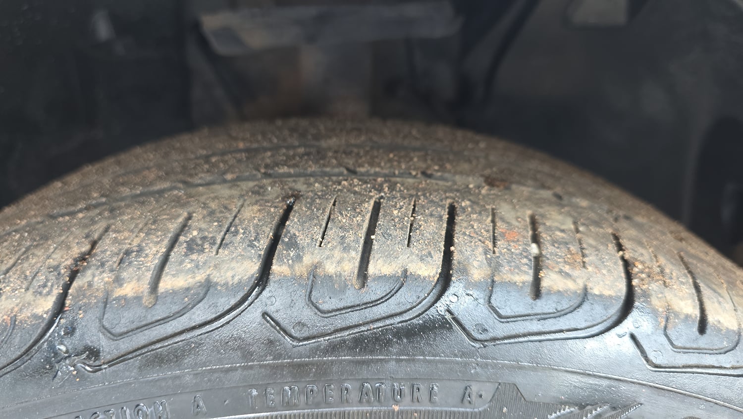 Used 2025 Tata Altroz Racer R2 Petrol Manual tyres RIGHT FRONT TYRE TREAD VIEW