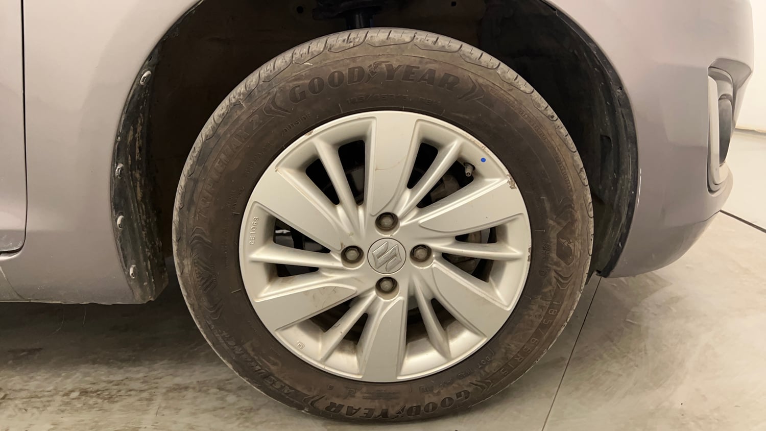 Used 2016 Maruti Suzuki Swift ZXi Petrol Manual tyres RIGHT FRONT TYRE RIM VIEW
