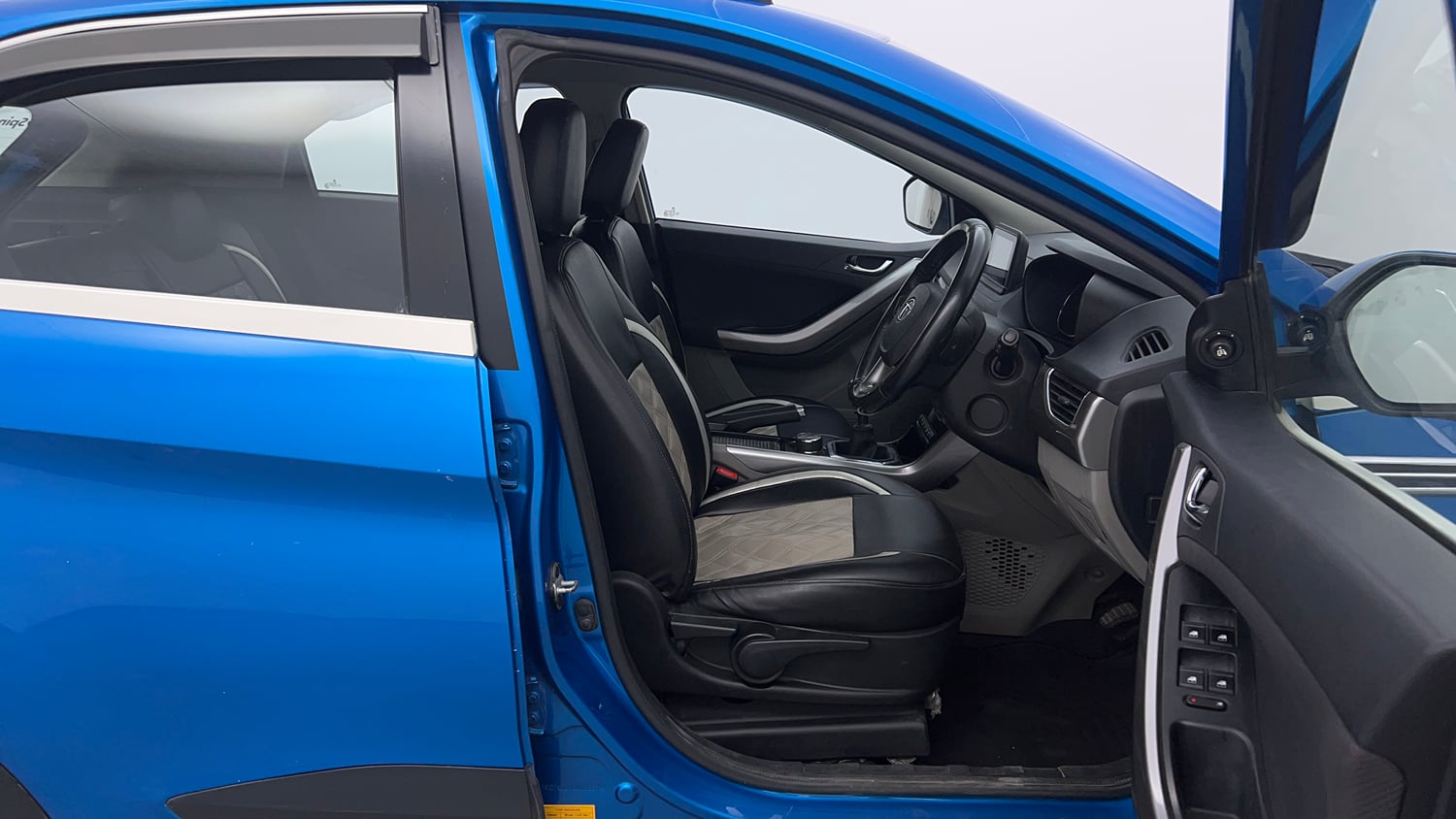 Used 2018 Tata Nexon XZ Plus Diesel Diesel Manual interior RIGHT SIDE FRONT DOOR CABIN VIEW