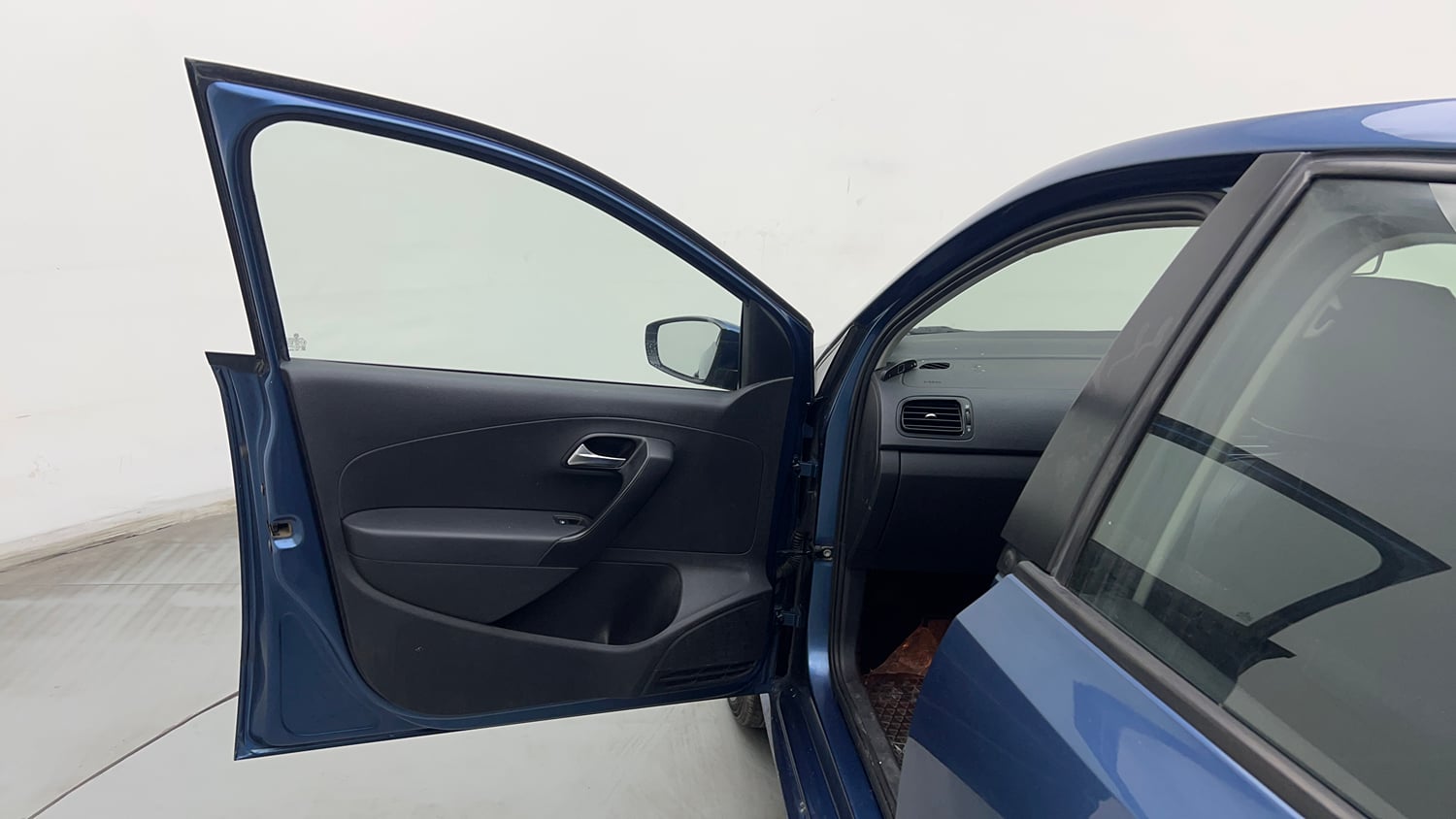 Used 2017 Volkswagen Polo Comfortline 1.2L (P) Petrol Manual interior LEFT FRONT DOOR OPEN VIEW