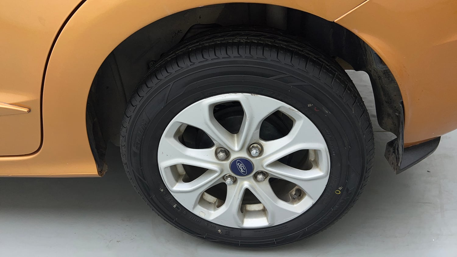 Used 2015 Ford Figo Aspire Titanium 1.5 Ti-VCT AT Petrol Automatic tyres LEFT REAR TYRE RIM VIEW