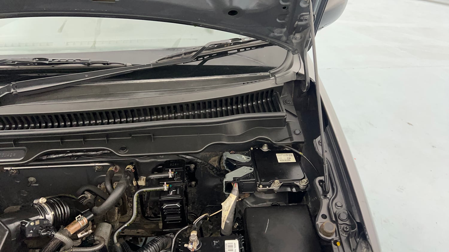 Used 2023 Maruti Suzuki Alto K10 VXi Plus Petrol Manual engine ENGINE LEFT SIDE HINGE & APRON VIEW