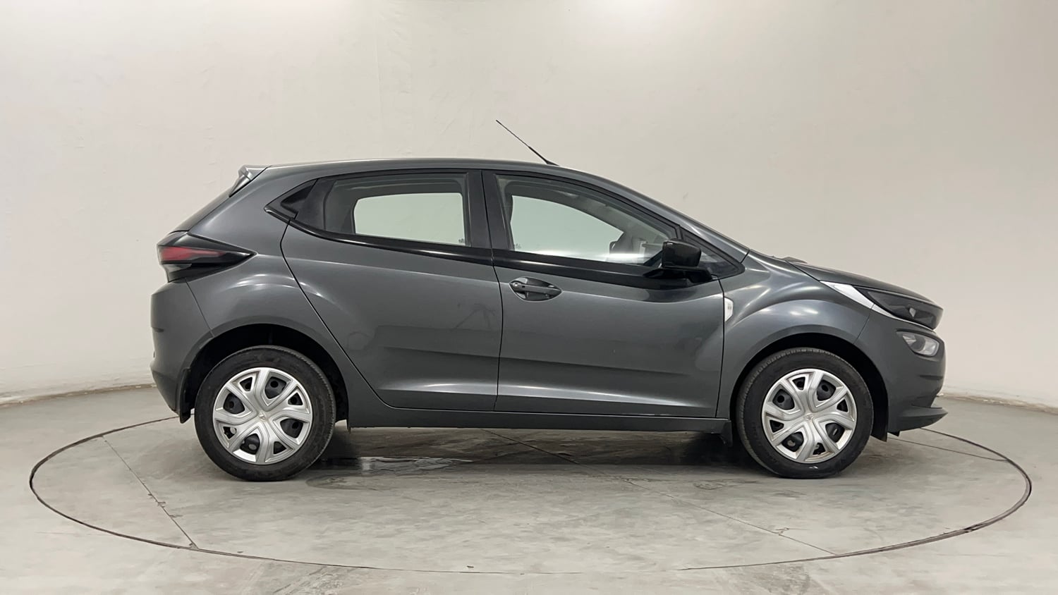 Used 2022 Tata Altroz XTA Petrol Petrol Automatic exterior RIGHT SIDE VIEW