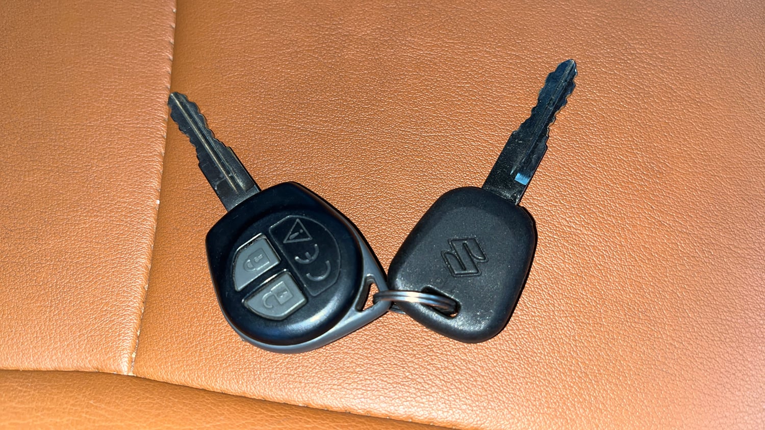 Used 2022 Maruti Suzuki Swift VXi Petrol Manual extra CAR KEY VIEW