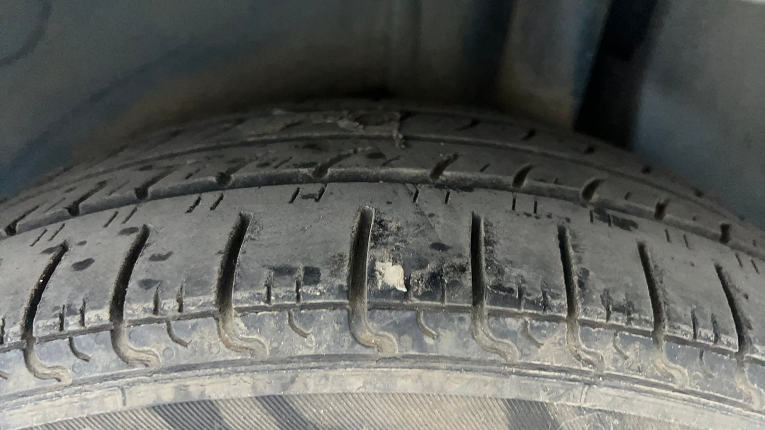 Used 2019 Maruti Suzuki Ignis [2017-2020] Zeta AMT Petrol Dual Tone Petrol Automatic tyres LEFT REAR TYRE TREAD VIEW