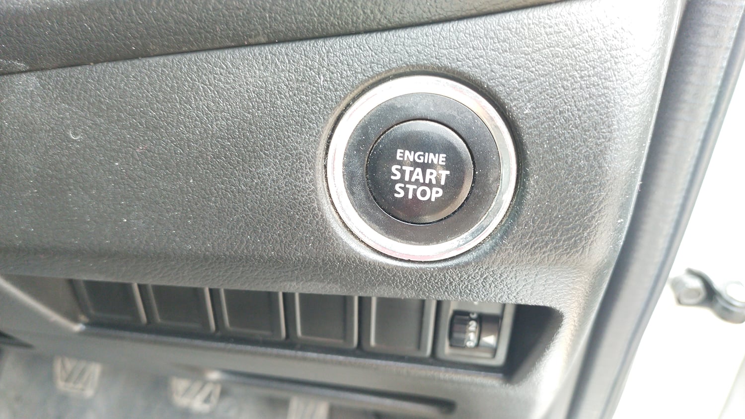 Used 2021 Maruti Suzuki Baleno Zeta Petrol Manual top_features Keyless start
