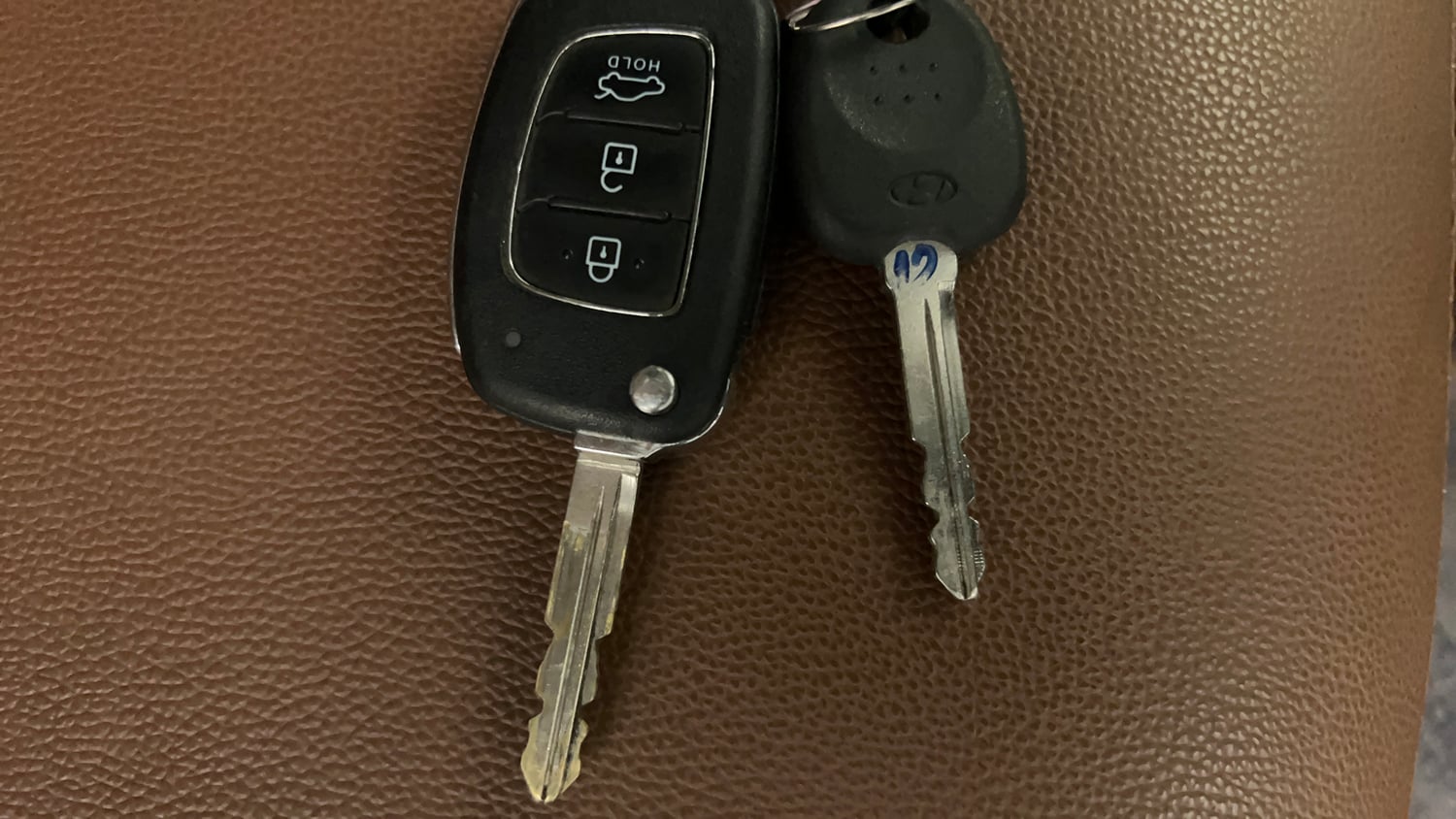 Used 2025 Hyundai Grand i10 Nios Sportz 1.2 Hy-CNG Duo Cng Manual extra CAR KEY VIEW