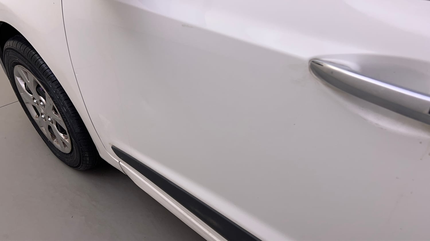 Used 2014 Hyundai Grand i10 Sportz 1.2 Kappa VTVT Petrol Manual dents MINOR SCRATCH