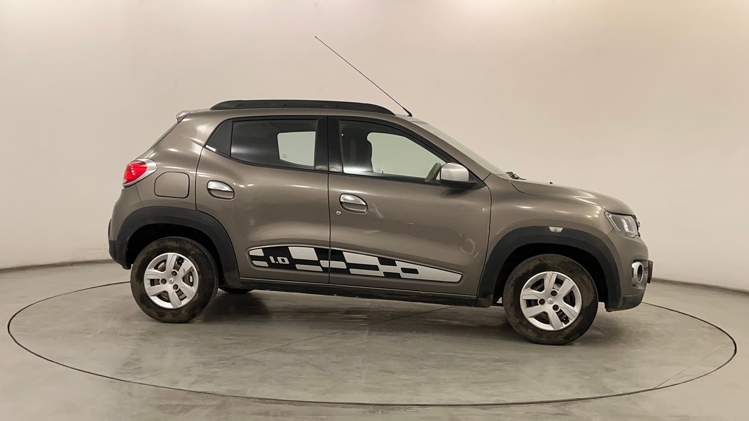 Used 2016 Renault Kwid RXT Petrol Manual exterior RIGHT SIDE VIEW