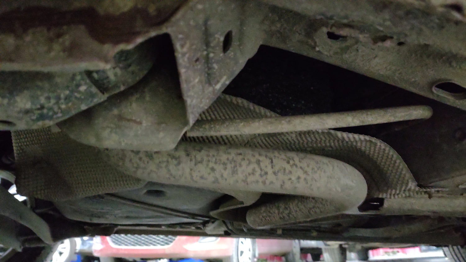 Used 2016 Ford Figo Aspire Titanium 1.2 Ti-VCT Petrol Manual extra REAR RIGHT UNDERBODY VIEW