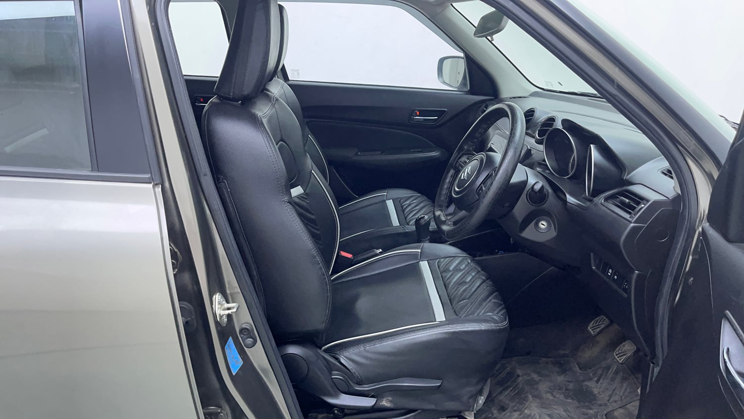 Used 2021 Maruti Suzuki Swift VXi Petrol Manual interior RIGHT SIDE FRONT DOOR CABIN VIEW
