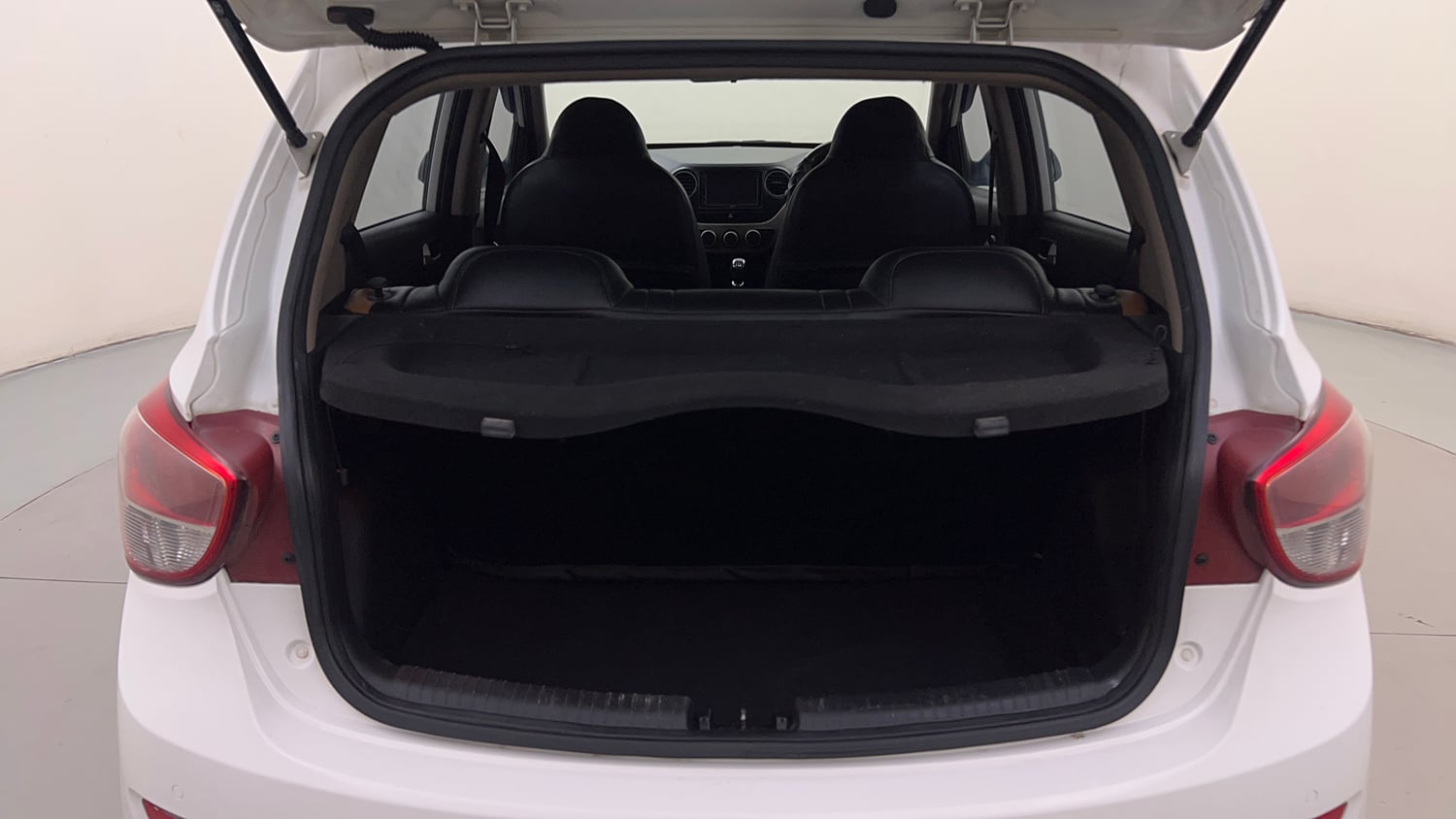 Used 2014 Hyundai Grand i10 Sportz 1.2 Kappa VTVT Petrol Manual interior DICKY INSIDE VIEW