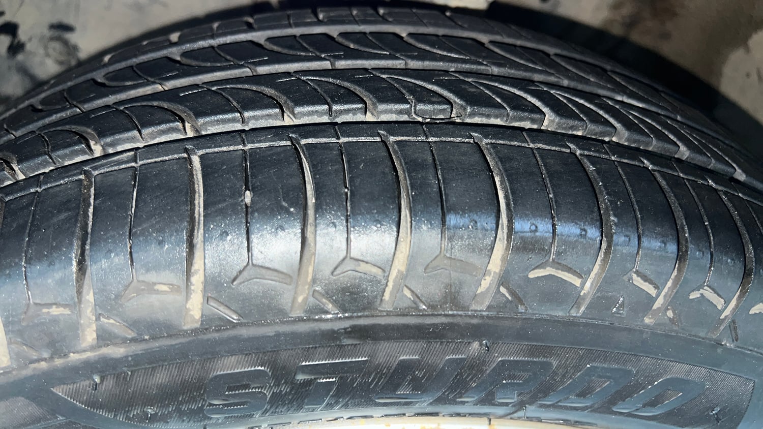 Used 2021 Maruti Suzuki Ignis Sigma 1.2 MT Petrol Manual tyres LEFT FRONT TYRE TREAD VIEW