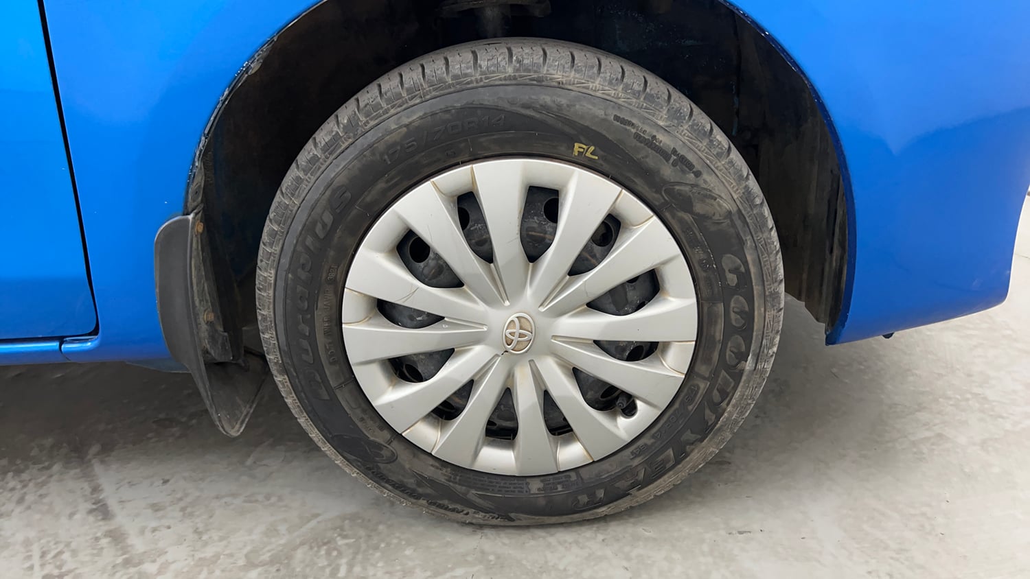 Used 2015 Toyota Etios Liva V Petrol Manual tyres RIGHT FRONT TYRE RIM VIEW