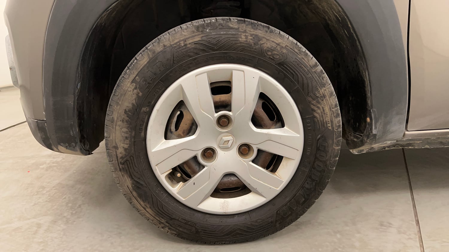 Used 2016 Renault Kwid RXT Petrol Manual tyres LEFT FRONT TYRE RIM VIEW