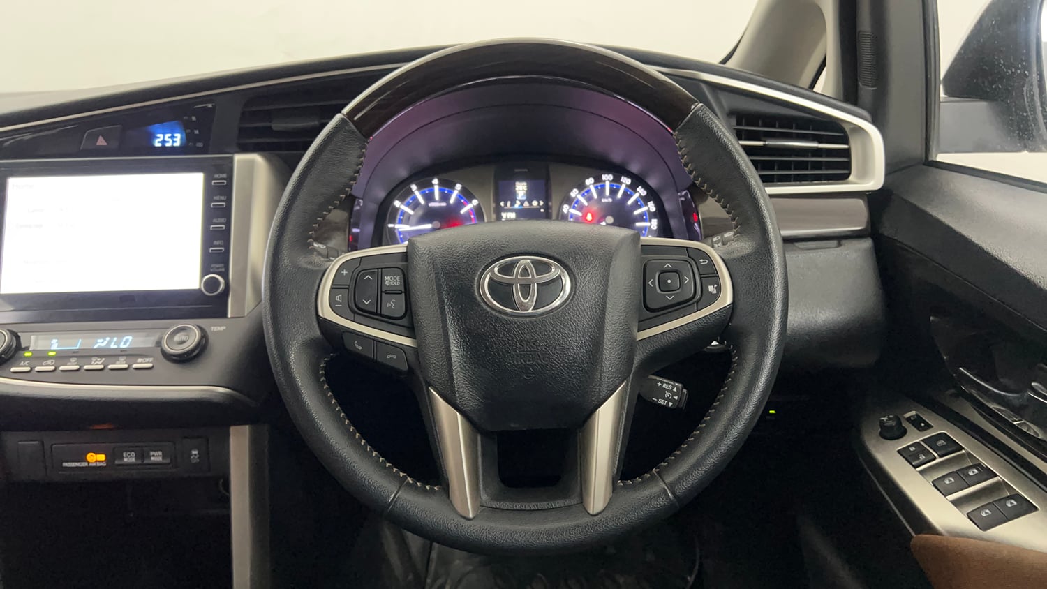 Used 2023 Toyota Innova Crysta ZX 2.7 AT 7 STR Petrol Automatic interior STEERING VIEW