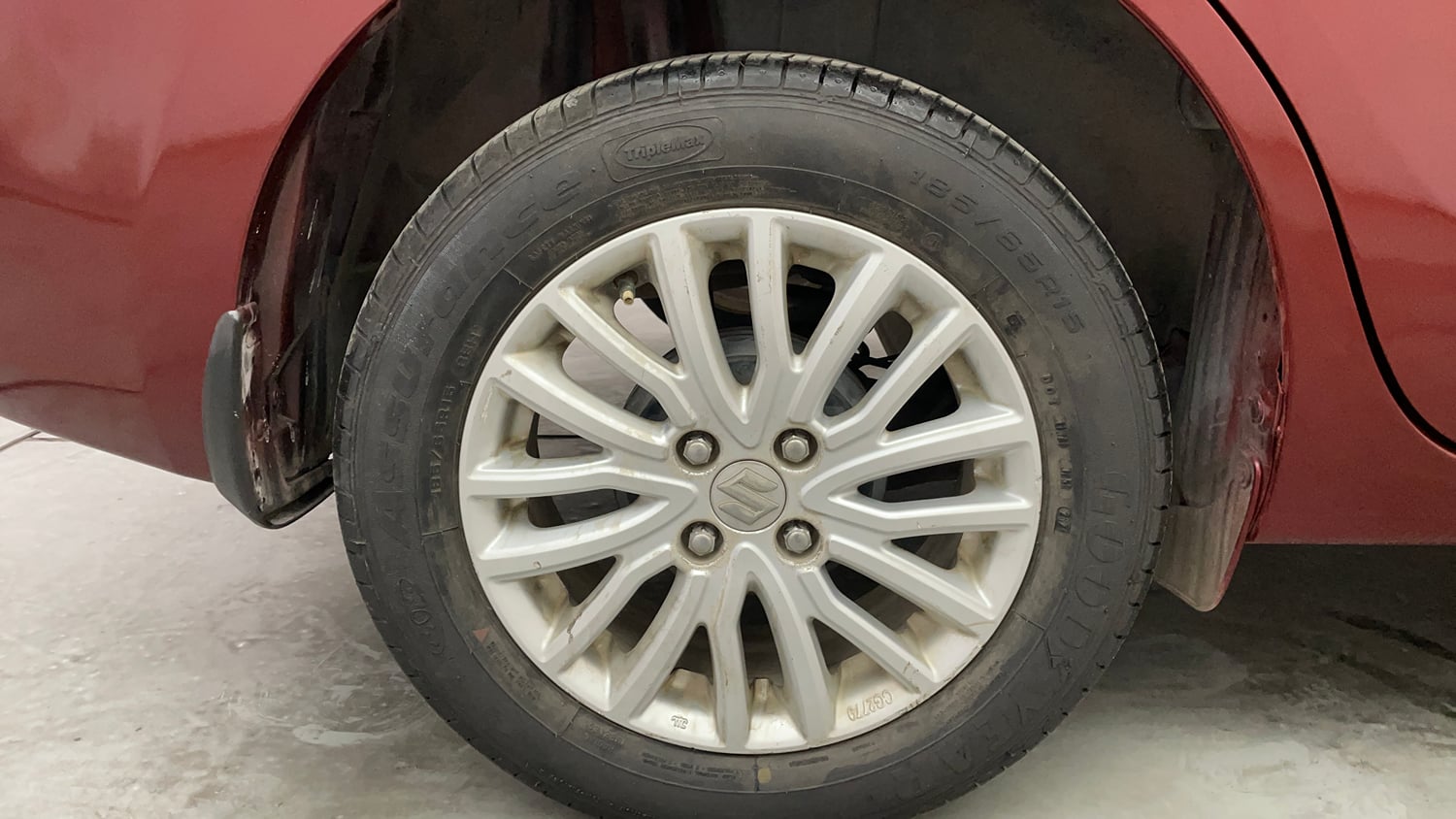 Used 2017 Maruti Suzuki Dzire ZXi AMT Petrol Automatic tyres RIGHT REAR TYRE RIM VIEW