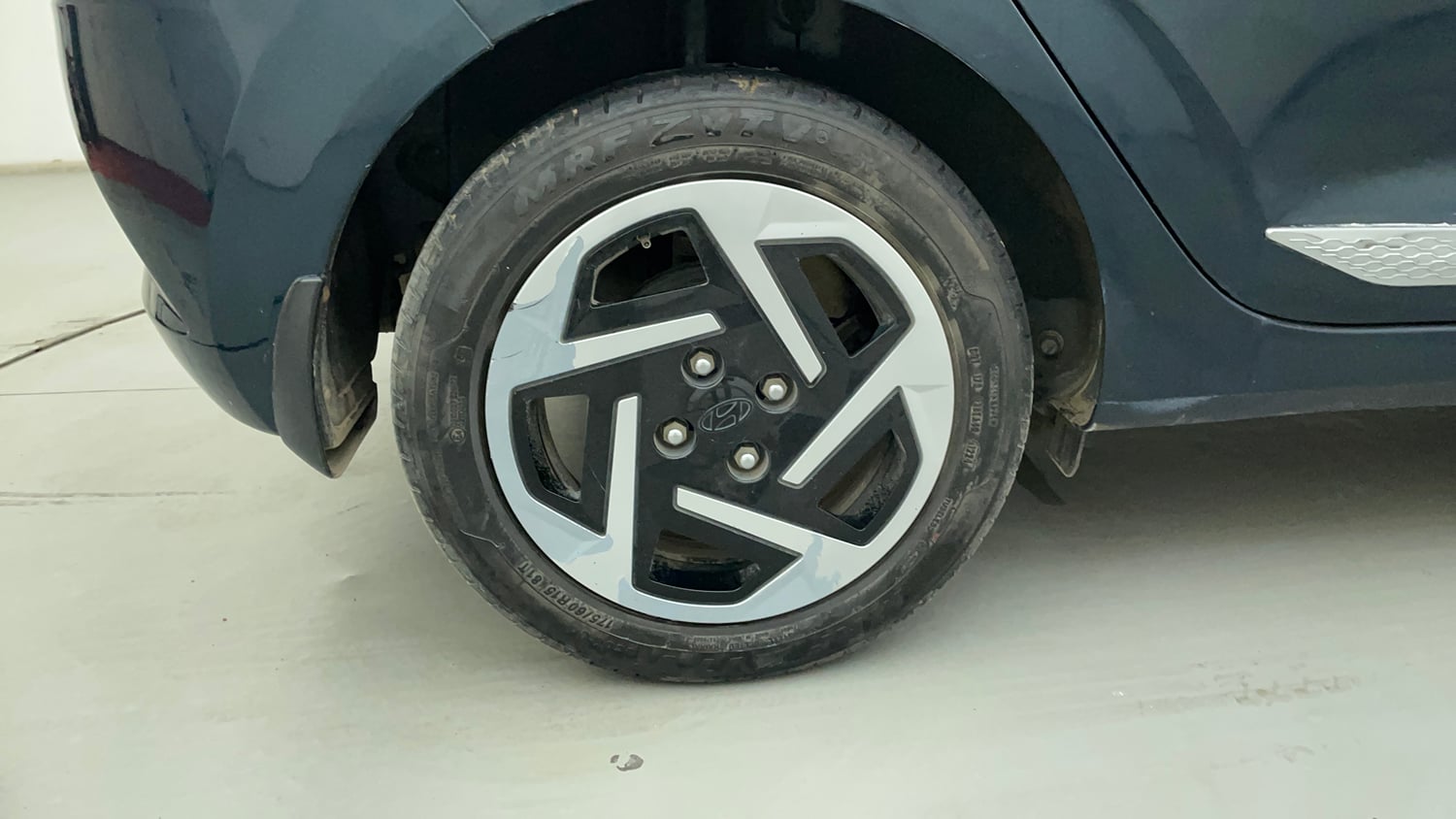 Used 2024 Hyundai Grand i10 Nios Corporate1.2 Kappa Petrol Manual tyres RIGHT REAR TYRE RIM VIEW