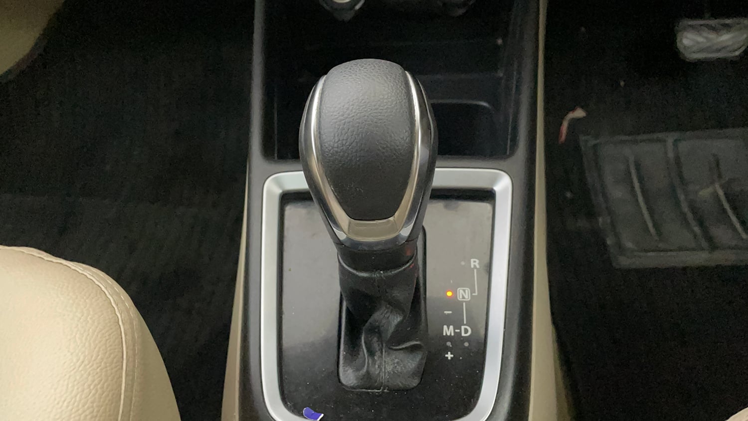Used 2017 Maruti Suzuki Dzire ZXi AMT Petrol Automatic interior GEAR  KNOB VIEW