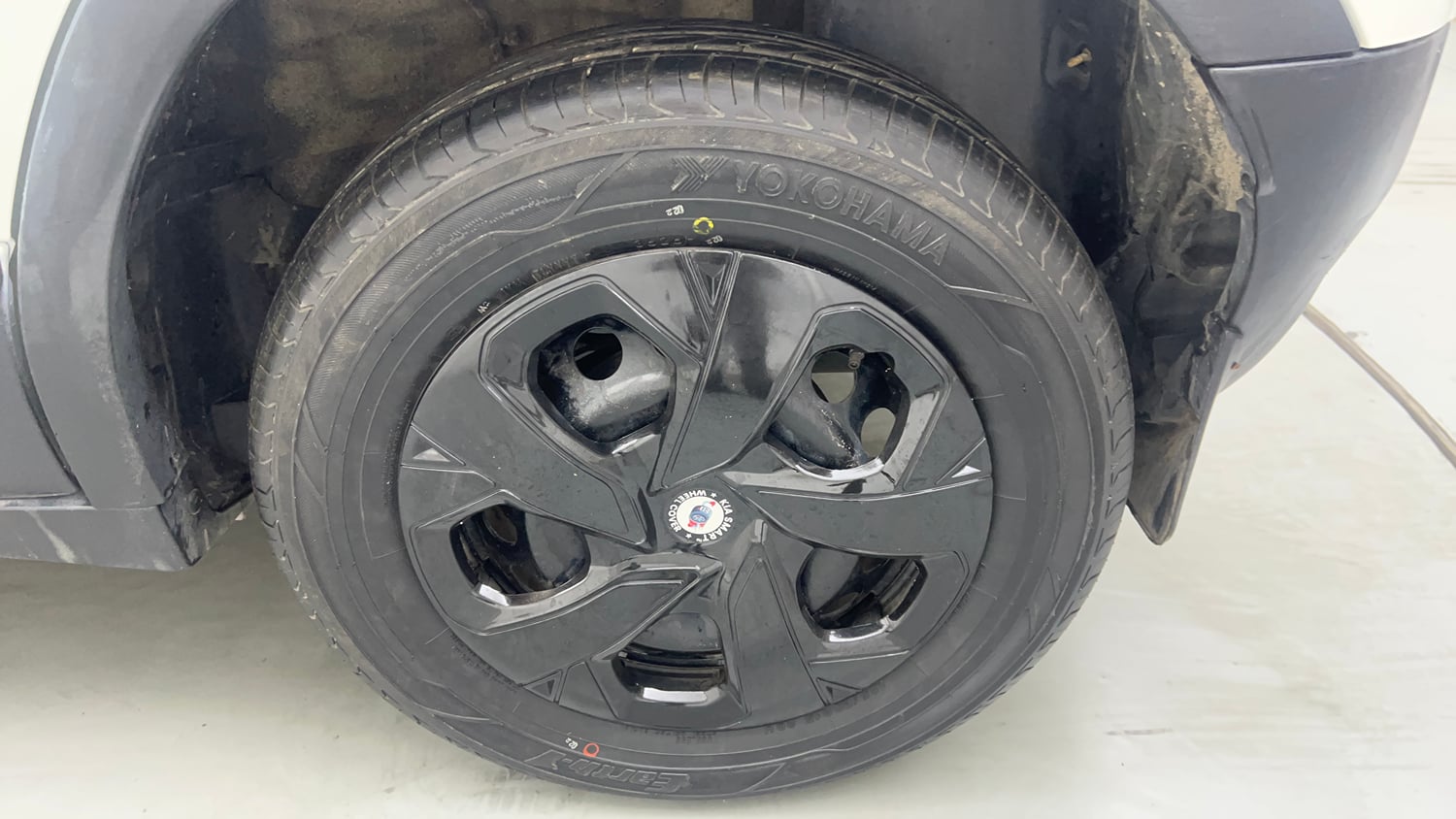 Used 2022 Tata Punch Pure MT Petrol + CNG(Outside Fitted) Cng Manual tyres LEFT REAR TYRE RIM VIEW