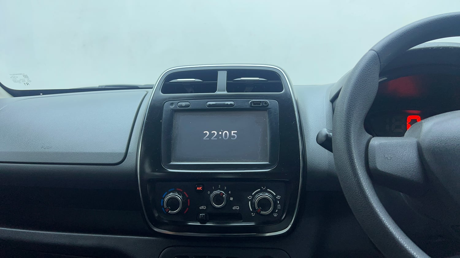 Used 2016 Renault Kwid RXT Petrol Manual top_features Integrated (in-dash) music system