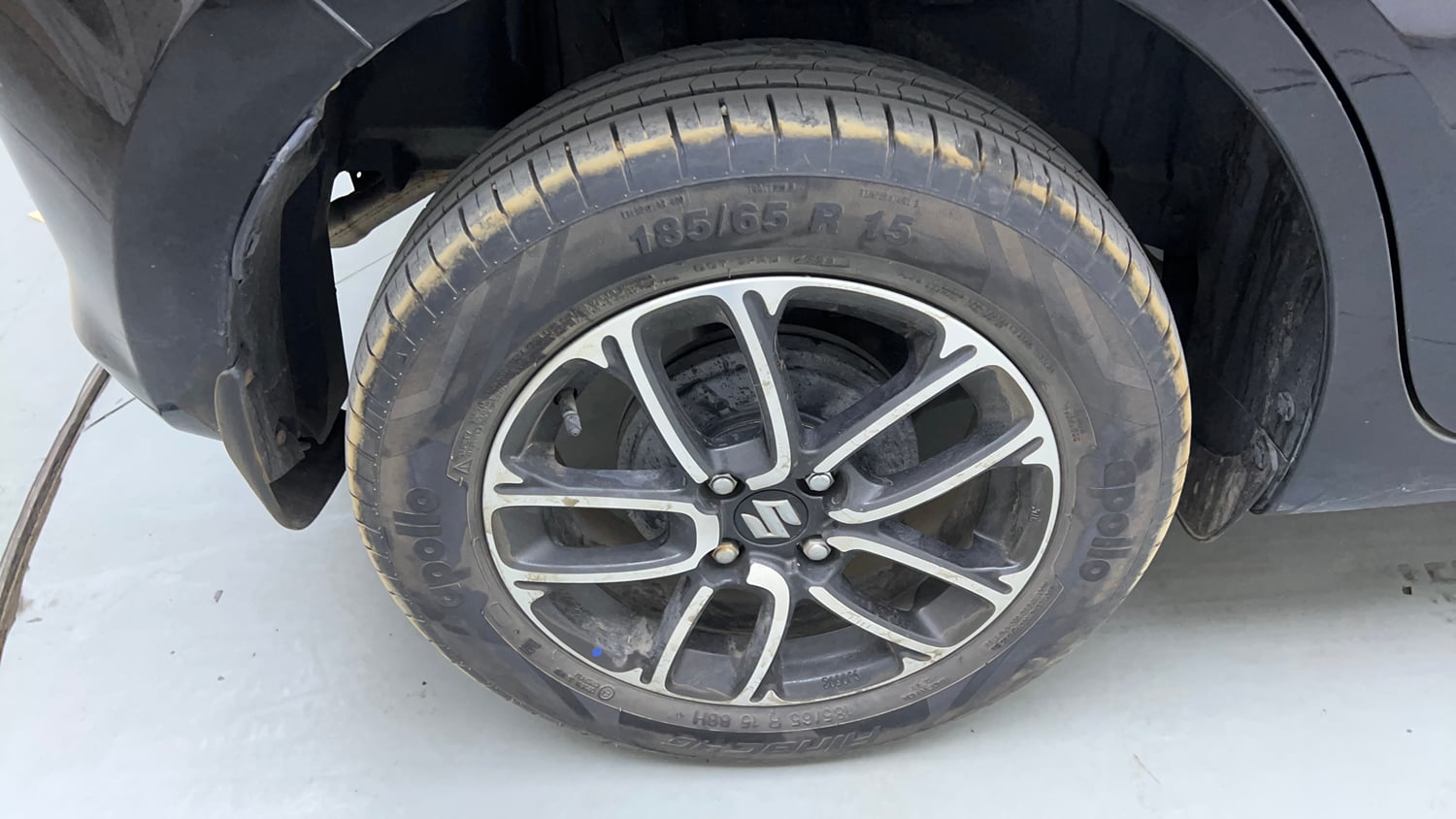 Used 2023 Maruti Suzuki Swift ZXi Plus AMT Petrol Automatic tyres RIGHT REAR TYRE RIM VIEW