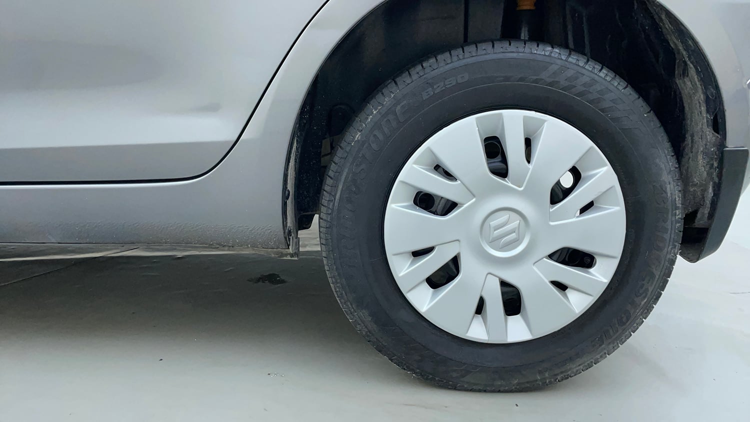 Used 2012 Maruti Suzuki Swift VXi Petrol Manual tyres LEFT REAR TYRE RIM VIEW