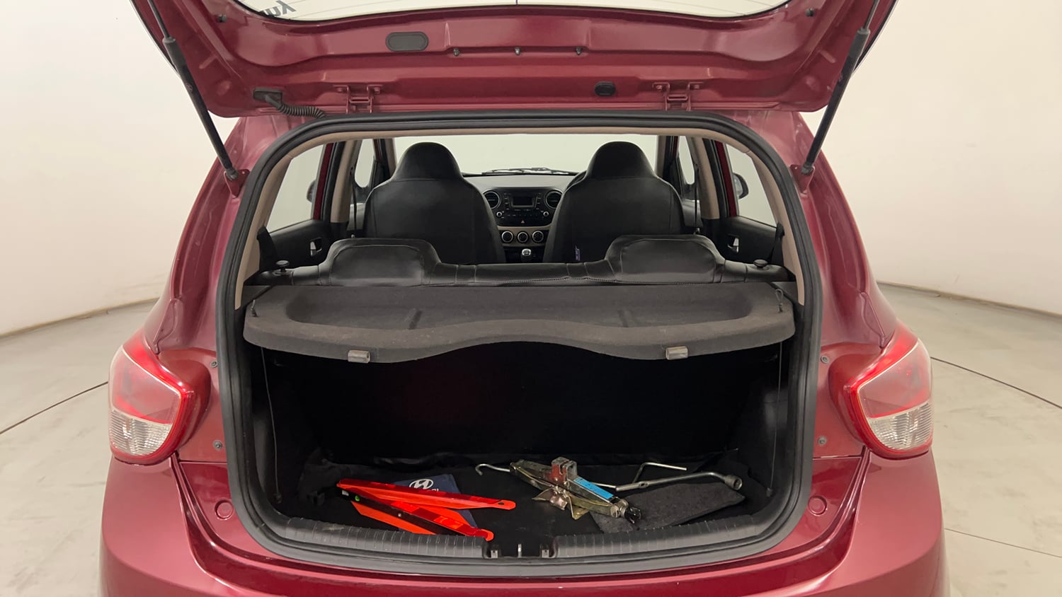 Used 2016 Hyundai Grand i10 Sportz 1.2 Kappa VTVT Petrol Manual interior DICKY INSIDE VIEW