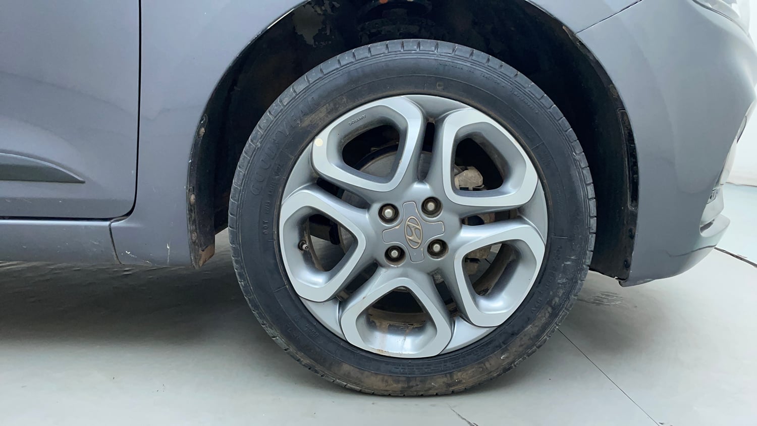 Used 2019 Hyundai Elite i20 Asta 1.2 (O) Petrol Manual tyres RIGHT FRONT TYRE RIM VIEW