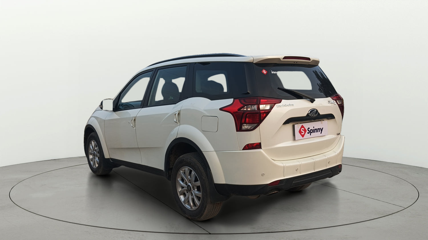 Used 2018 Mahindra XUV500 W9 Diesel Manual exterior LEFT REAR CORNER VIEW