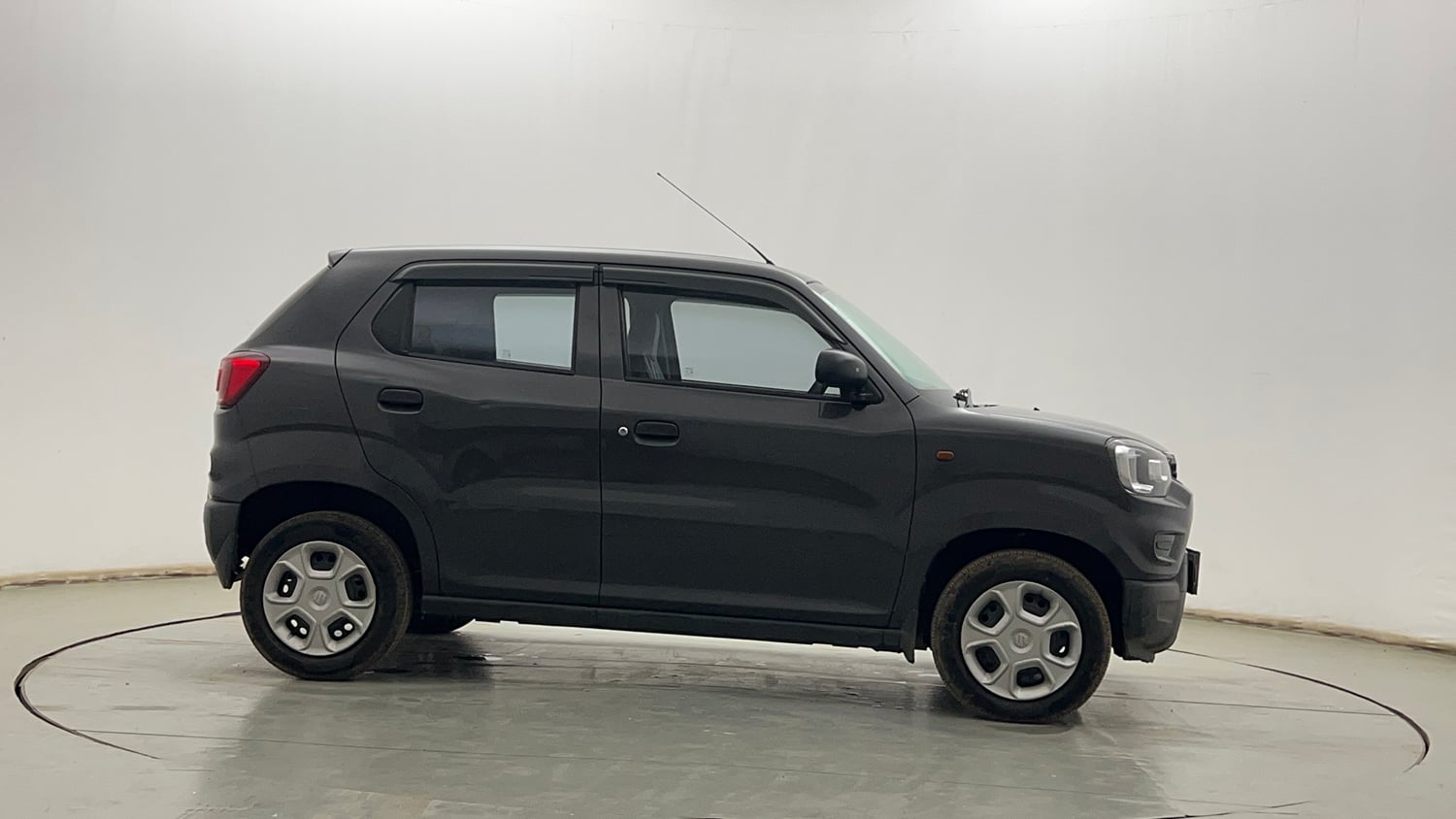 Used 2022 Maruti Suzuki S-Presso VXi (O) Petrol Manual exterior RIGHT SIDE VIEW