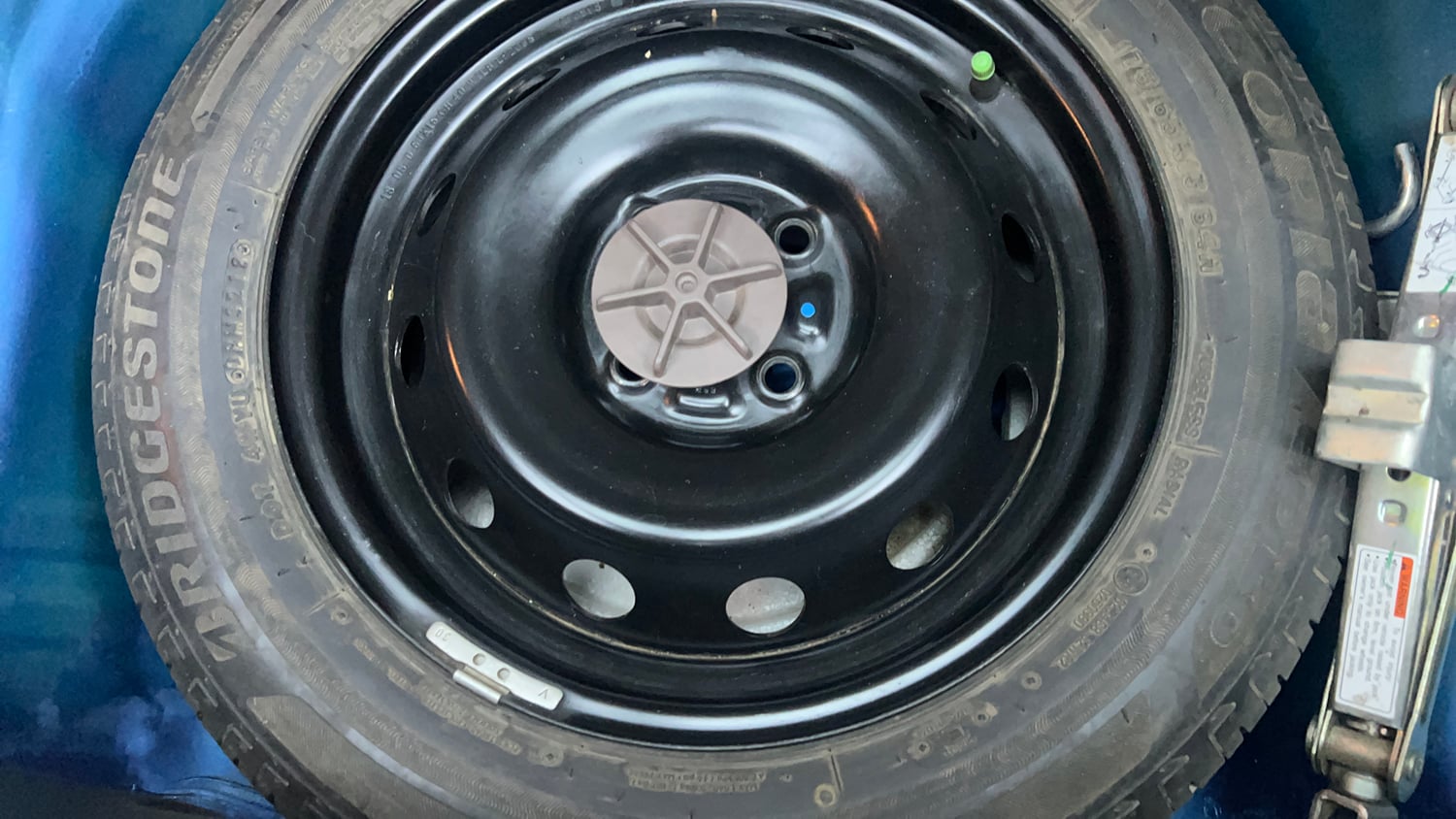 Used 2019 Maruti Suzuki Ignis [2017-2020] Zeta AMT Petrol Dual Tone Petrol Automatic tyres SPARE TYRE VIEW