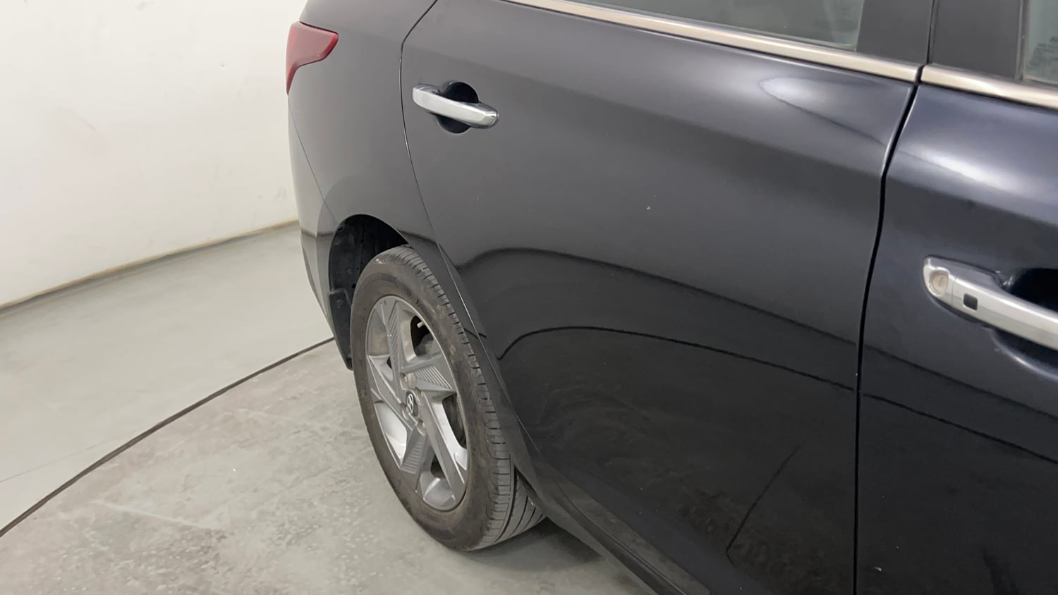 Used 2022 Hyundai Verna SX 1.5 VTVT IVT Petrol Automatic dents MINOR SCRATCH