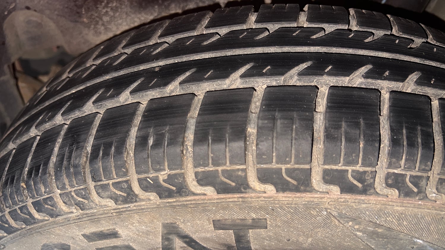 Used 2013 Maruti Suzuki Swift VXi Petrol Manual tyres LEFT REAR TYRE TREAD VIEW