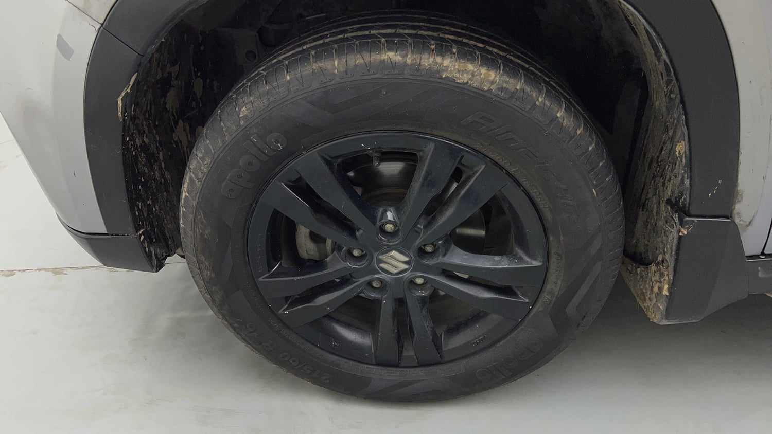 Used 2018 maruti-suzuki Vitara Brezza ZDi AGS Diesel Automatic tyres LEFT FRONT TYRE RIM VIEW