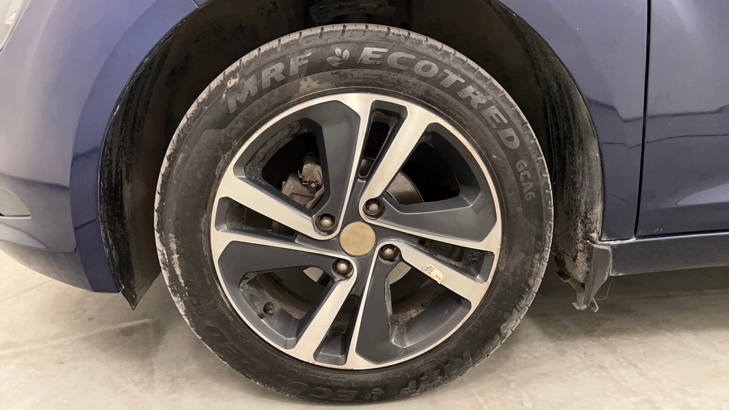 Used 2023 Tata Altroz XZ Petrol Petrol Manual tyres LEFT FRONT TYRE RIM VIEW