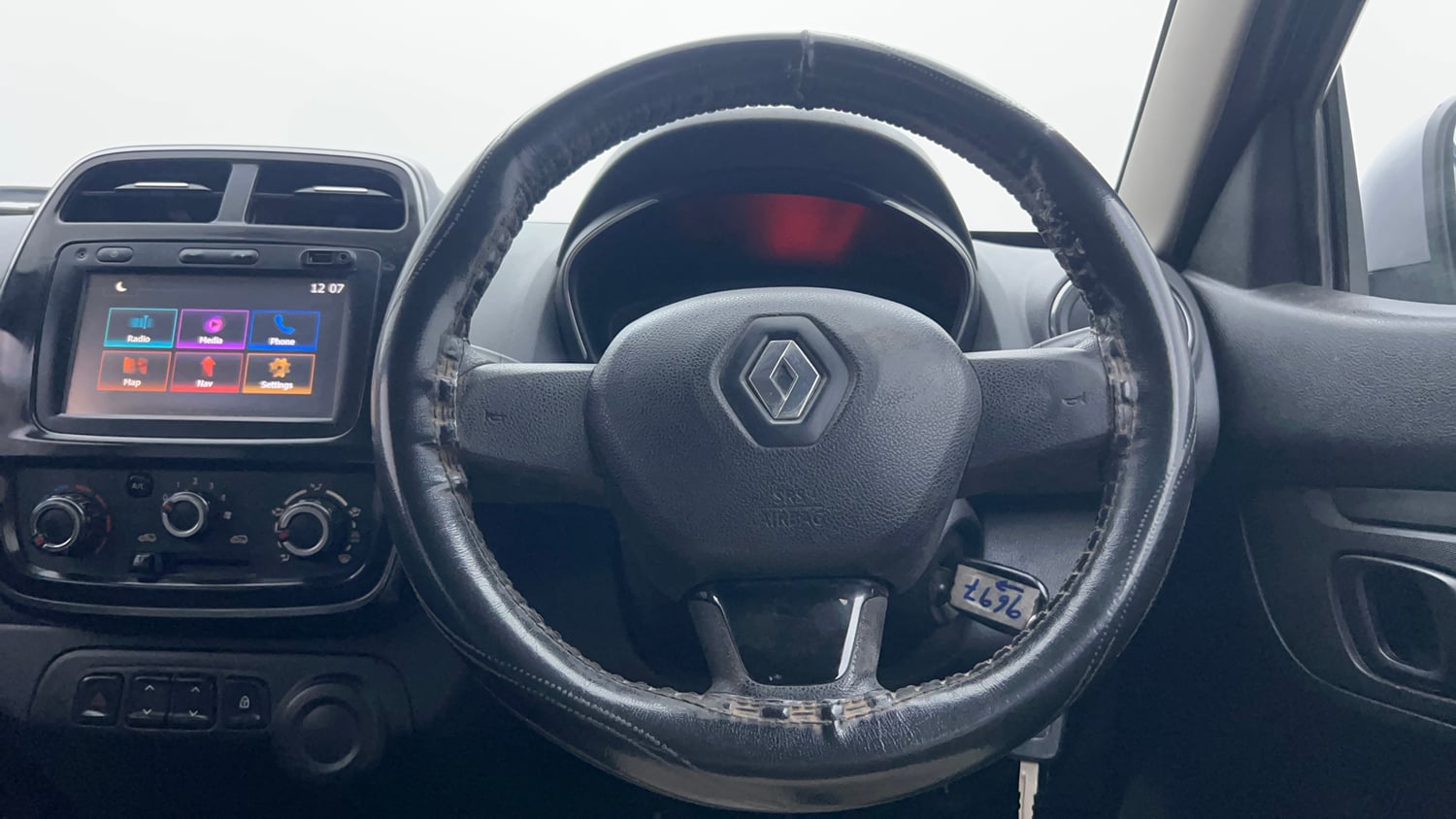 Used 2017 Renault Kwid RXT (O) 1.0 SCE Edition Petrol Manual interior STEERING VIEW