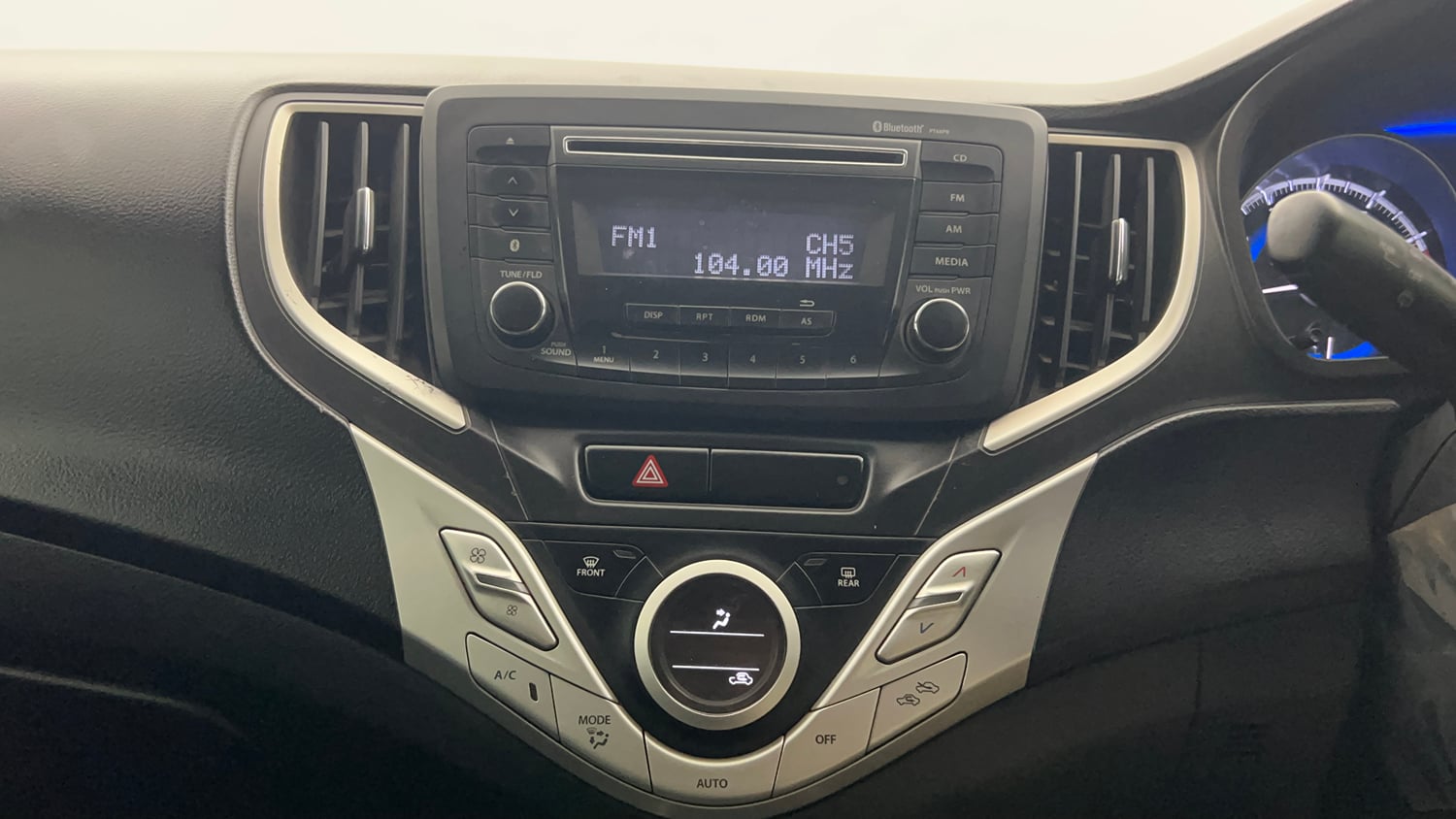 Used 2018 Maruti Suzuki Baleno Zeta 1.2 AT Petrol Automatic top_features Integrated (in-dash) music system