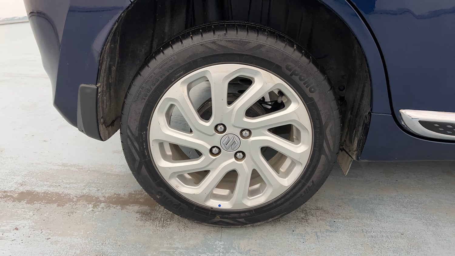 Used 2022 Maruti Suzuki Baleno Zeta AGS Petrol Automatic tyres RIGHT REAR TYRE RIM VIEW