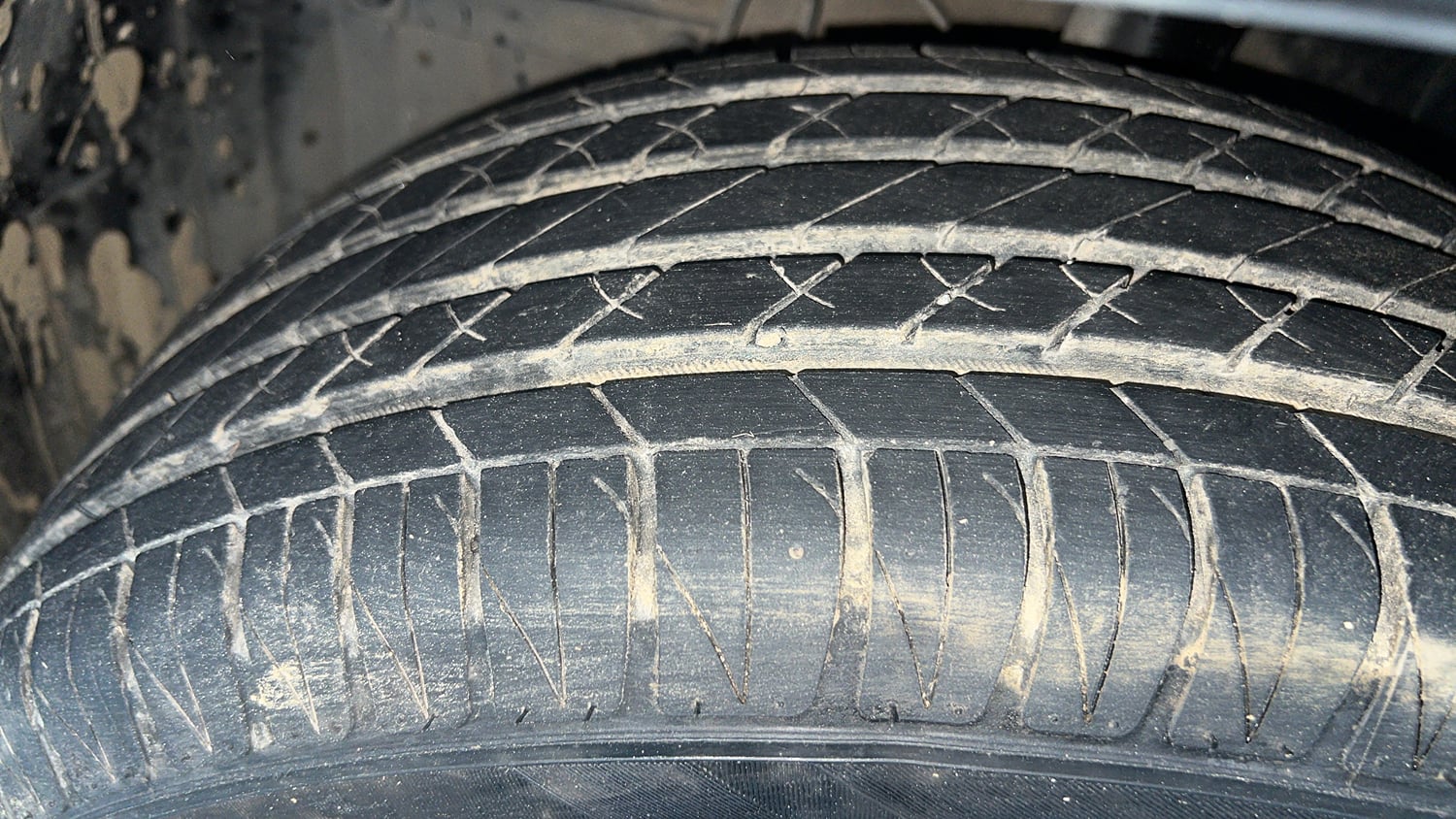 Used 2018 maruti-suzuki Vitara Brezza ZDi AGS Diesel Automatic tyres LEFT FRONT TYRE TREAD VIEW