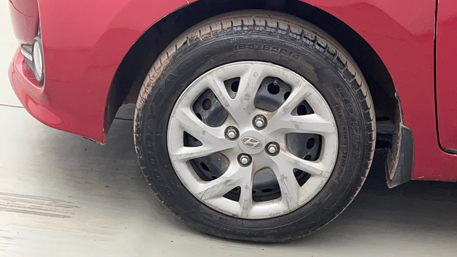 Used 2017 Hyundai Grand i10 Sportz 1.2 Kappa VTVT Petrol Manual tyres LEFT FRONT TYRE RIM VIEW