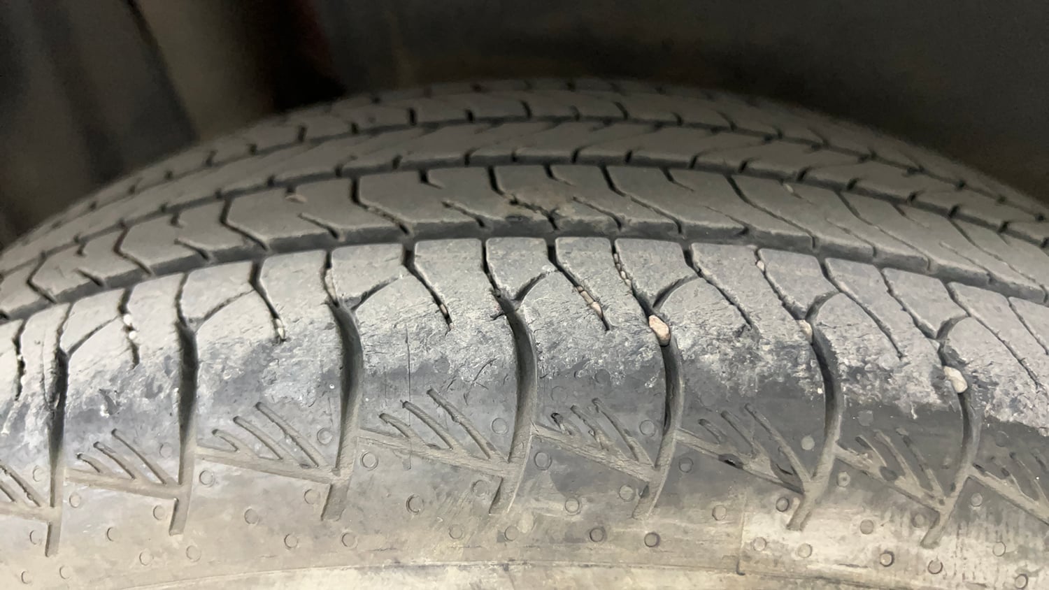 Used 2023 Toyota Urban Cruiser Hyryder V Hybrid Hybrid Automatic tyres RIGHT REAR TYRE TREAD VIEW
