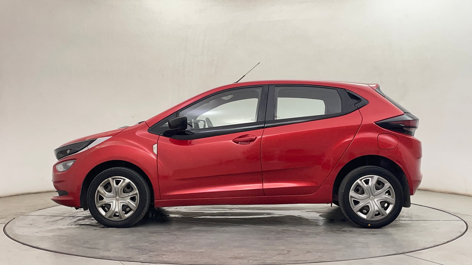 Used 2020 Tata Altroz XT Petrol Petrol Manual exterior LEFT SIDE VIEW