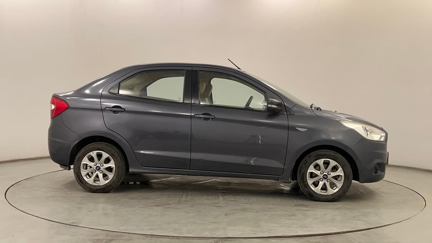 Used 2017 Ford Figo Aspire Titanium1.5 TDCi Diesel Manual exterior RIGHT SIDE VIEW